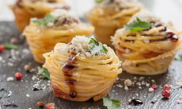 Рецепт тефтелей в гнездах из спагетти