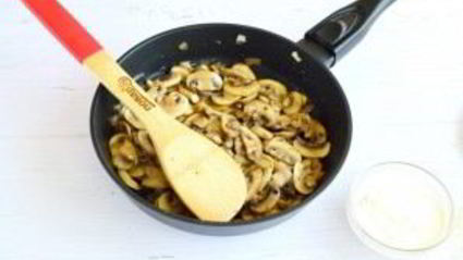 тефтели в грибном соусе под сыром