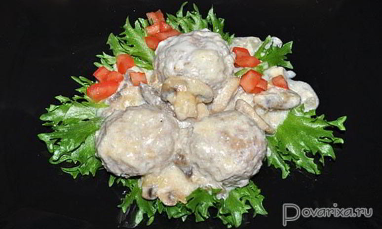 Рецепт тефтелей в сырно-грибном соусе