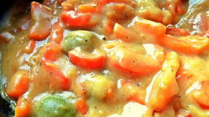 тефтельки с трехцветной пастой и овощной подливой