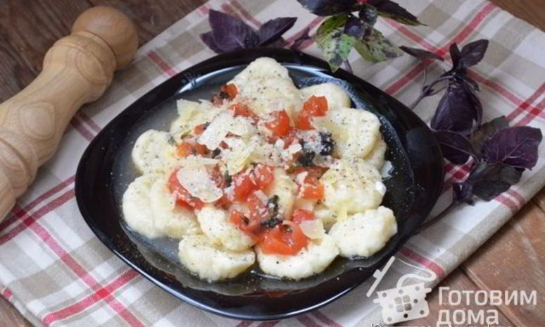Рецепт творожных ньокков с соусом из помидоров и базилика