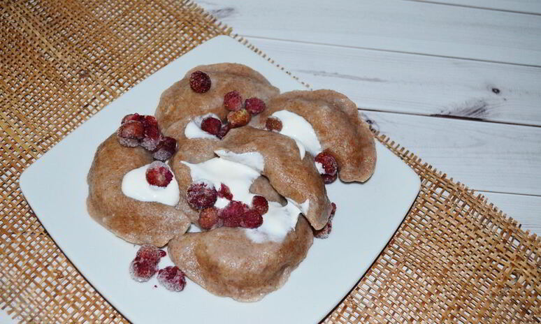 Рецепт диетических вареников с ягодами