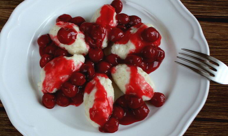 Рецепт ленивых вареников с вишневым соусом