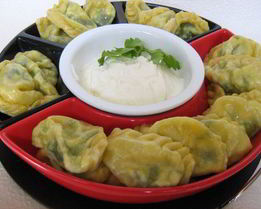 Паровые вареники с зеленью и яйцом