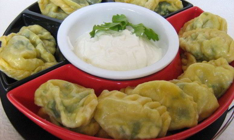 Рецепт паровых вареников с зеленью и яйцом