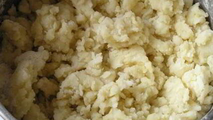 вареники с черникой и соусом под шафе