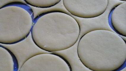 вареники с черникой и соусом под шафе