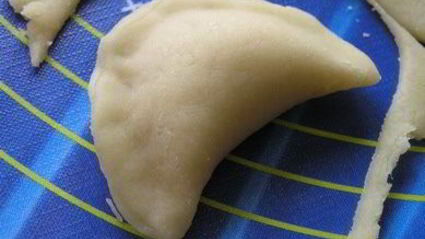 вареники с черникой и соусом под шафе