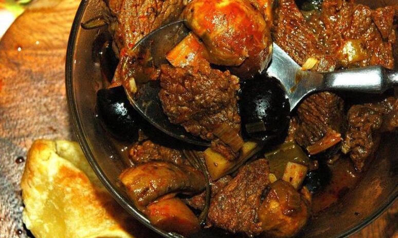 Рецепт жаркого из говядины с грибами и овощами