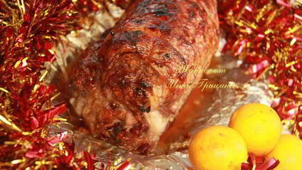 жаркое из свинины, фаршированное яблоками и клюквой