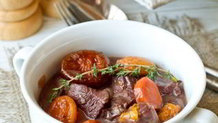 Жаркое из телятины с сухофруктами