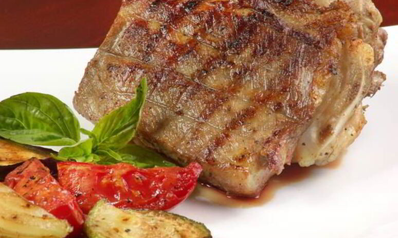 Рецепт жаркого из телятины с сыром и беконом