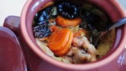 жаркое в горшочке из курицы с черносливом