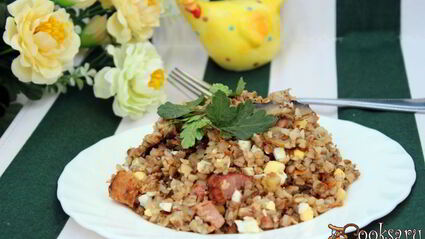 гречка с шампиньонами, сырокопченой грудинкой и яйцом