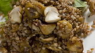 Гречневая каша с грибами и луком