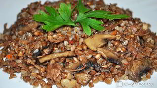Каша гречневая с тушенкой и грибами Вкусняшка