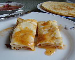 Блинчики с клубнично-апельсиновым сиропом