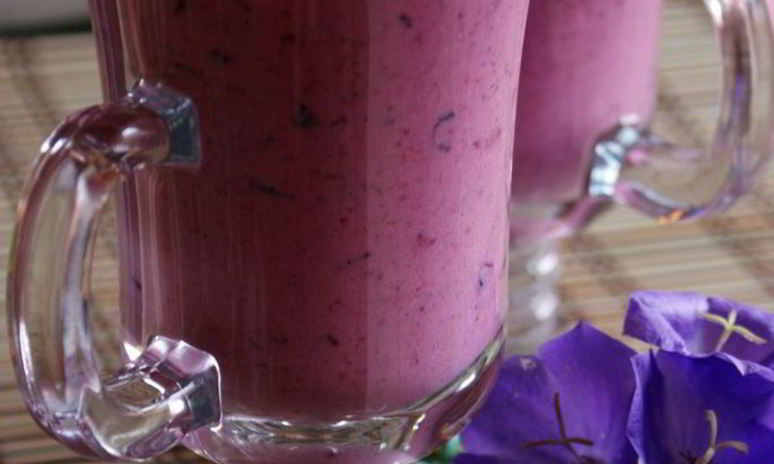 Рецепт чернично-клубничного коктейль