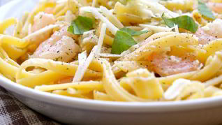 Феттучини с морским коктейлем