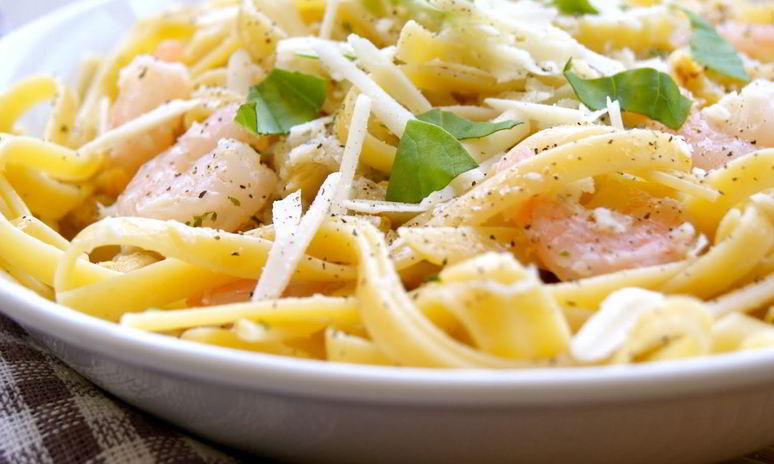 Рецепт феттучинь с морским коктейлем