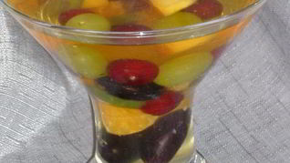 Коктейль из яблочного и виноградного сока