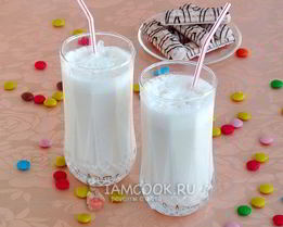 Коктейль с ликером Амаретто и мороженым