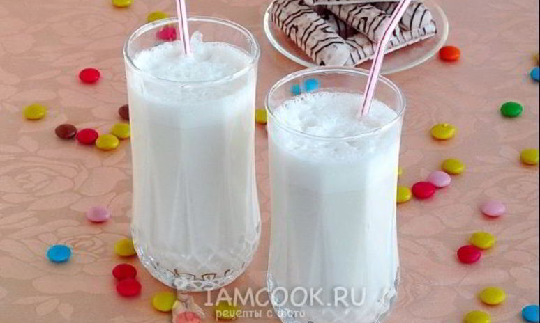 Рецепт коктейля с ликером амаретто и мороженым