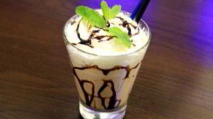 коктейль сникерс