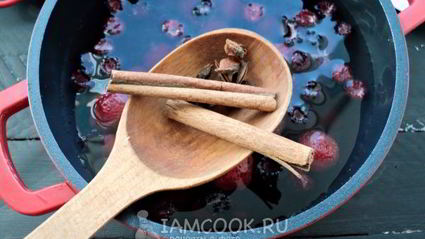 пряный ягодный напиток