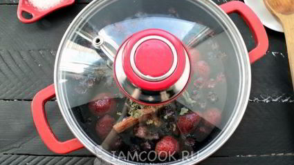 пряный ягодный напиток