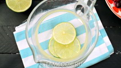 пряный ягодный напиток