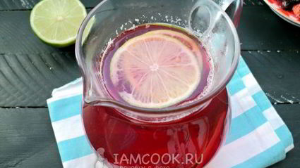 пряный ягодный напиток