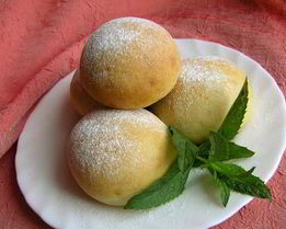 Творожные булочки с мятным сиропом