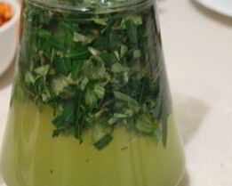 витаминный напиток из листьев облепихи с медом и мятой