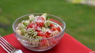 Итальянский салат с пастой