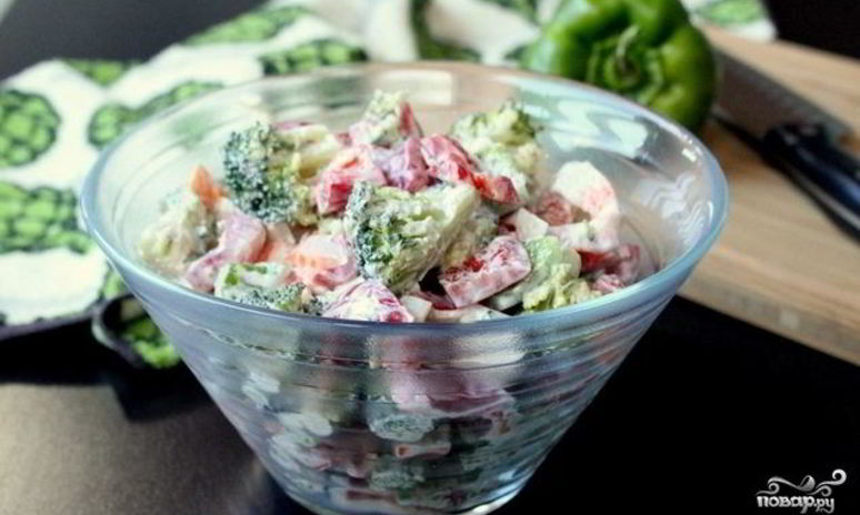 Рецепт крабового салата с брокколи и болгарским перцем