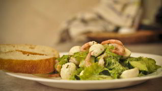 КрЫветочный салат с цитрусовой заправкой