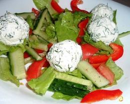 Овощной салатик с шариками