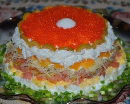 Праздничный слоеный салат Жемчужина с семгой