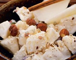 Салат из груш с орехами