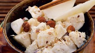 Салат из груш с орехами