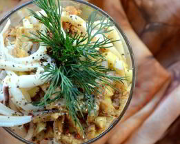 Салат из кальмаров и запеченного сельдерея