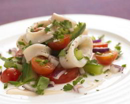 Салат из кальмаров с огурцами