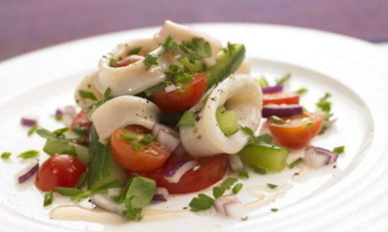 Рецепт салата из кальмаров с огурцами