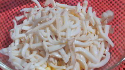 салат из кальмаров с плавленым сыром