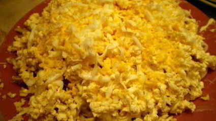 салат из кальмаров, яблок и сыра