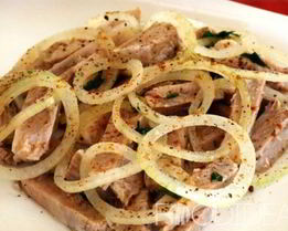 Салат из мяса с луком