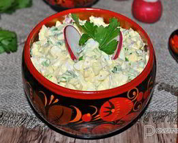 Салат из редиса с яйцом и луком