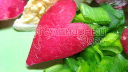 салат из редиса с яйцом и зеленью