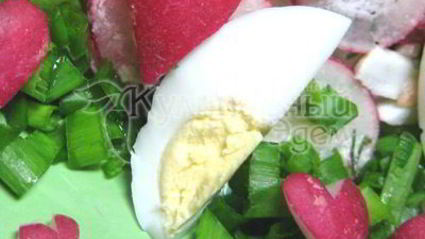 салат из редиса с яйцом и зеленью